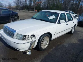 2009 Mercury Grand Marquis LS with VIN 2MEHM75V99X604731, listed as a IAAI auction lot 41732724 with 111,608 mi miles. Bid and sale history available at carsss.com. Image 17.