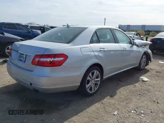 2011 Mercedes-Benz E 350 Luxury z VIN WDDHF8HB0BA362712, wystawiony jako IAAI lot #41074211 z przebiegiem Nie podano mil oraz . Historia ofert i sprzedaży dostępna na DreamBid. Obrazek 4.