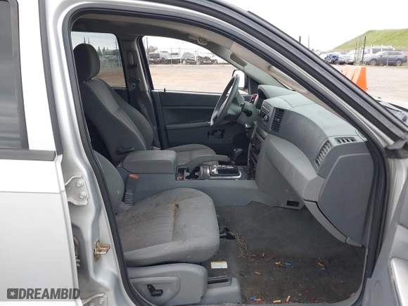 2006 Jeep Grand Cherokee Laredo with VIN 1J4HR48N76C200486, listed as a IAAI auction lot 41904591 with 238,286 mi miles. Bid and sale history available at carsss.com. Image 5.
