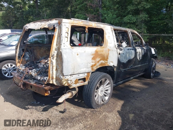 2018 Cadillac Escalade ESV Platinum z VIN 1GYS4KKJ4JR303384, wystawiony jako IAAI lot #40151921 z przebiegiem Nie podano mil oraz . Historia ofert i sprzedaży dostępna na DreamBid. Obrazek 4.