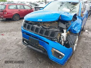 2021 Jeep Compass Altitude z VIN 3C4NJDBB0MT570078, wystawiony jako IAAI lot #42223102 z przebiegiem 41 537 mil mil oraz . Historia ofert i sprzedaży dostępna na DreamBid. Obrazek 13.