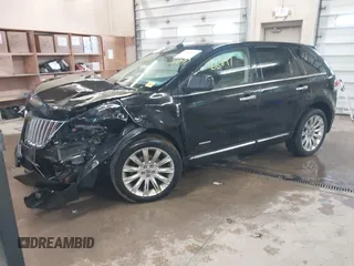 2011 Lincoln MKX z VIN 2LMDJ8JK0BBJ07032, wystawiony jako IAAI lot #41866897 z przebiegiem 232 796 mil mil oraz . Historia ofert i sprzedaży dostępna na DreamBid. Obrazek 17.