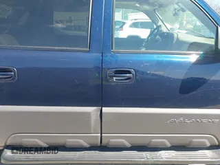 2004 Chevrolet Avalanche Z71 with VIN 3GNEK12T84G225711, listed as a IAAI auction lot 42051081 with 204,049 mi miles. Bid and sale history available at carsss.com. Image 13.