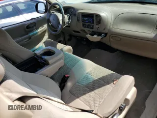 2002 Ford F-150 XL z VIN 1FTRX17W52NB81525, wystawiony jako Copart lot #57981075 z przebiegiem 236 673 mil mil oraz Szkoda całkowita • Salvage title. Historia ofert i sprzedaży dostępna na DreamBid. Obrazek 8.