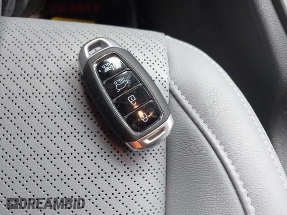 2019 Hyundai Kona Limited with VIN KM8K33A51KU355200, listed as a IAAI auction lot 41577081 with 14,718 mi miles. Bid and sale history available at carsss.com. Image 11.