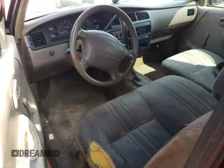 1998 Toyota T100 DX z VIN JT4UN22D3W0052312, wystawiony jako Copart lot #68147354 z przebiegiem 232 775 mil mil oraz Szkody całkowita. Historia ofert i sprzedaży dostępna na DreamBid. Obrazek 8.