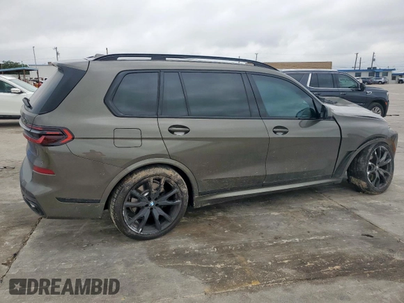 2024 BMW X7 xDrive40i z VIN 5UX23EM03R9U96572, wystawiony jako Copart lot #54822015 z przebiegiem Nie podano mil oraz Szkody całkowita. Historia ofert i sprzedaży dostępna na DreamBid. Obrazek 3.
