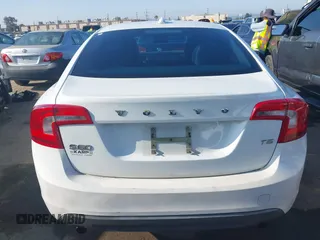 2012 Volvo S60 T5 с VIN YV1622FS0C2056306, выставлен на аукционе IAAI как лот 42394014 с пробегом 152 329 миль миль и . История ставок и продаж доступна на DreamBid. Изображение 17.