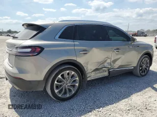 2023 Lincoln Nautilus Reserve z VIN 2LMPJ6K90PBL15920, wystawiony jako Copart lot #57270645 z przebiegiem 9 331 mil mil oraz Szkoda całkowita • Salvage title. Historia ofert i sprzedaży dostępna na DreamBid. Obrazek 3.