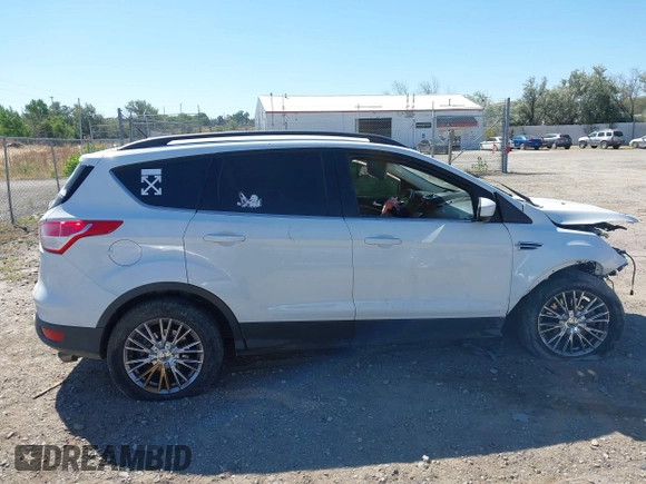 2016 Ford Escape SE with VIN 1FMCU9GX9GUC62462, listed as a IAAI auction lot 39999808 with Not Provided miles. Bid and sale history available at carsss.com. Image 13.