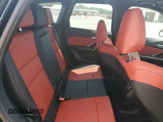 2025 BMW X1 xDrive28i z VIN WBX73EF09S5061608, wystawiony jako Copart lot #58814995 z przebiegiem 6 612 mil mil oraz Szkoda całkowita • Salvage title. Historia ofert i sprzedaży dostępna na DreamBid. Obrazek 11.