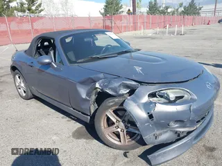 2006 Mazda MX-5 Miata Touring z VIN JM1NC25F960112536, wystawiony jako IAAI lot #41868290 z przebiegiem 153 162 mil mil oraz . Historia ofert i sprzedaży dostępna na DreamBid. Obrazek 6.