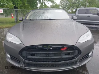 2013 Tesla Model S с VIN 5YJSA1DN4DFP09961, выставлен на аукционе IAAI как лот 42304508 с пробегом 90 648 миль миль и . История ставок и продаж доступна на DreamBid. Изображение 12.
