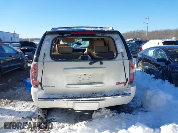 2014 GMC Yukon Denali with VIN 1GKS2EEF3ER181504, listed as a IAAI auction lot 41267224 with 165,478 mi miles. Bid and sale history available at carsss.com. Image 15.