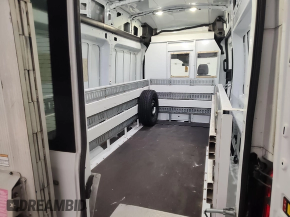 2017 Ford Transit z VIN 1FTYR2XM3HKB18931, wystawiony jako IAAI lot #42651865 z przebiegiem 142 641 mil mil oraz . Historia ofert i sprzedaży dostępna na DreamBid. Obrazek 23.