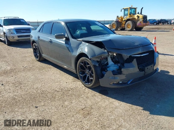 2019 Chrysler 300 S z VIN 2C3CCABG8KH538131, wystawiony jako IAAI lot #41342680 z przebiegiem 85 878 mil mil oraz . Historia ofert i sprzedaży dostępna na DreamBid. Obrazek 1.