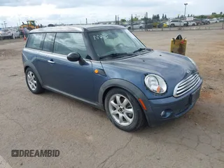 2010 MINI Clubman z VIN WMWML3C58ATX38286, wystawiony jako IAAI lot #42128440 z przebiegiem 156 315 mil mil oraz . Historia ofert i sprzedaży dostępna na DreamBid. Obrazek 1.