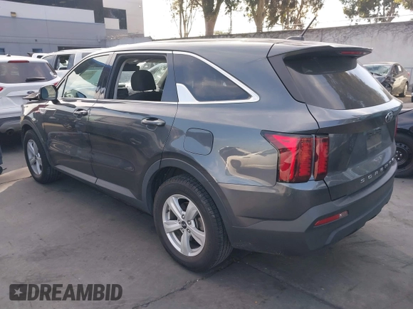 2021 Kia Sorento LX with VIN 5XYRG4LC9MG040500, listed as a IAAI auction lot 41634363 with 70,084 mi miles. Bid and sale history available at carsss.com. Image 3.