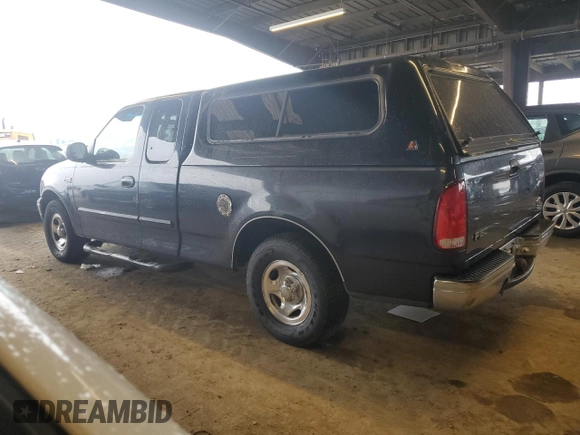 2000 Ford F-150 XL with VIN 1FTZX172XYKA45382, listed as a Copart auction lot 43668575 with 210,735 mi miles and Clean Title. Bid and sale history available at carsss.com. Image 2.