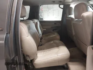 2001 Chevrolet Suburban LS with VIN 3GNEC16T21G222550, listed as a IAAI auction lot 41371629 with 261,681 mi miles. Bid and sale history available at carsss.com. Image 8.