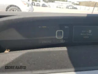 2017 Toyota Prius Two z VIN JTDKARFU6H3030019, wystawiony jako Copart lot #54850235 z przebiegiem 200 292 mil mil oraz Czysty tytuł • Clean title. Historia ofert i sprzedaży dostępna na DreamBid. Obrazek 9.