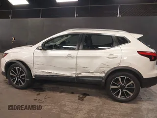 2017 Nissan Rogue Sport SL with VIN JN1BJ1CR4HW103472, listed as a IAAI auction lot 41856392 with 38,584 mi miles. Bid and sale history available at carsss.com. Image 6.