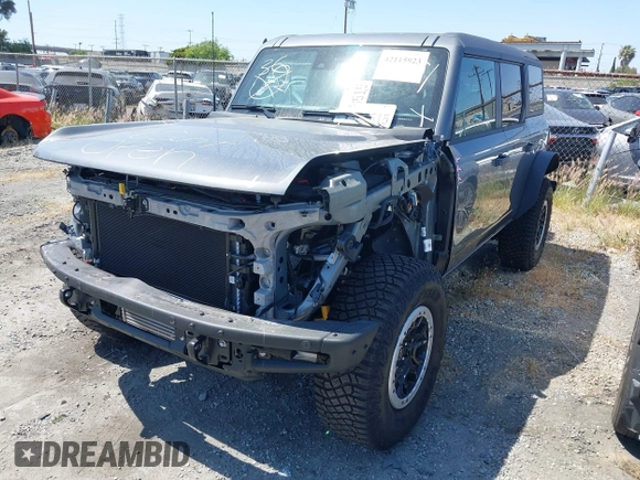 2024 Ford Bronco Badlands z VIN 1FMEE9BP9RLB31294, wystawiony jako IAAI lot #42115923 z przebiegiem 1675 mil mil oraz . Historia ofert i sprzedaży dostępna na DreamBid. Obrazek 21.