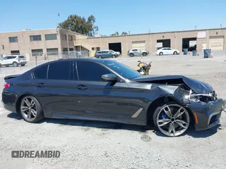 2020 BMW 5 Series M550i xDrive z VIN WBAJS7C07LBN96264, wystawiony jako IAAI lot #42478429 z przebiegiem 46 035 mil mil oraz . Historia ofert i sprzedaży dostępna na DreamBid. Obrazek 12.