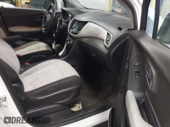 2017 Chevrolet Trax LT with VIN 3GNCJPSB8HL140918, listed as a IAAI auction lot 41730551 with 114,220 mi miles and . Bid and sale history available at carsss.com. Image 5.