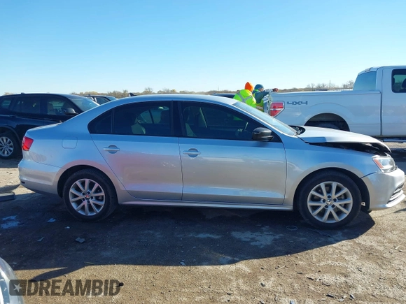 2015 Volkswagen Jetta SE z VIN 3VWD07AJ6FM326731, wystawiony jako IAAI lot #41066250 z przebiegiem 63 242 mil mil oraz . Historia ofert i sprzedaży dostępna na DreamBid. Obrazek 13.