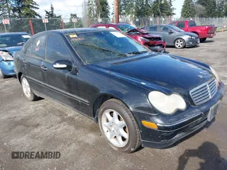 2002 Mercedes-Benz C 230/260/280/320 z VIN WDBRF61J92F272707, wystawiony jako IAAI lot #41725697 z przebiegiem 220 280 mil mil oraz . Historia ofert i sprzedaży dostępna na DreamBid. Obrazek 1.