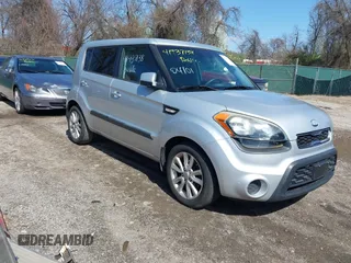 2013 Kia Soul with VIN KNDJT2A51D7755544, listed as a IAAI auction lot 41937138 with 120,680 mi miles. Bid and sale history available at carsss.com. Image 1.