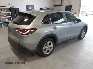 2024 Honda HR-V LX with VIN 3CZRZ1H34RM743881, listed as a IAAI auction lot 41373734 with 18,362 mi miles. Bid and sale history available at carsss.com. Image 4.