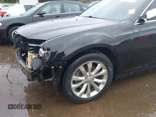2019 Chrysler 300 Limited with VIN 2C3CCAKG1KH586537, listed as a IAAI auction lot 41950613 with 113,161 mi miles and . Bid and sale history available at carsss.com. Image 6.