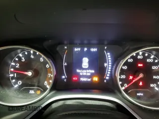 2019 Jeep Compass Altitude z VIN 3C4NJDBB9KT813447, wystawiony jako Copart lot #50494595 z przebiegiem 70 401 mil mil oraz Szkoda całkowita • Salvage title. Historia ofert i sprzedaży dostępna na DreamBid. Obrazek 9.