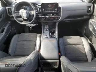 2024 Nissan Pathfinder Rock Creek z VIN 5N1DR3BD9RC224898, wystawiony jako Copart lot #50728265 z przebiegiem 13 765 mil mil oraz Szkoda całkowita • Salvage title. Historia ofert i sprzedaży dostępna na DreamBid. Obrazek 8.