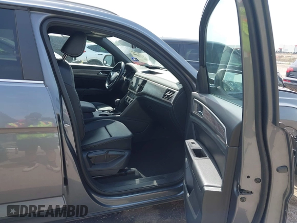 2020 Volkswagen Atlas с VIN 1V2YC2CA6LC205401, выставлен на аукционе IAAI как лот 42272256 с пробегом 67 382 миль миль и . История ставок и продаж доступна на DreamBid. Изображение 5.