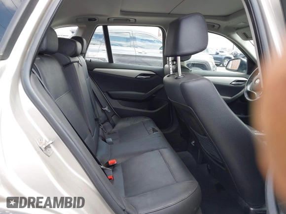 2015 BMW X1 xDrive28i z VIN WBAVL1C55FVY41749, wystawiony jako IAAI lot #42140979 z przebiegiem 120 953 mil mil oraz . Historia ofert i sprzedaży dostępna na DreamBid. Obrazek 8.