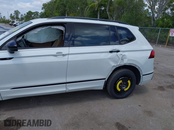 2022 Volkswagen Tiguan SE R-Line Black z VIN 3VVCB7AX5NM138604, wystawiony jako IAAI lot #42104933 z przebiegiem 31 489 mil mil oraz . Historia ofert i sprzedaży dostępna na DreamBid. Obrazek 6.