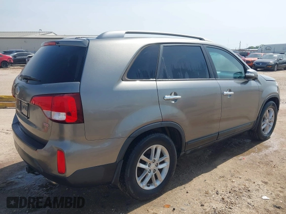 2014 Kia Sorento LX with VIN 5XYKT4A76EG462311, listed as a IAAI auction lot 41884030 with 139,030 mi miles and . Bid and sale history available at carsss.com. Image 4.