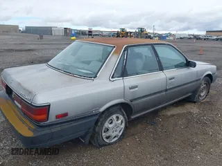 1990 Toyota Camry DLX z VIN 4T1SV21EXLU271320, wystawiony jako IAAI lot #41798353 z przebiegiem 269 178 mil mil oraz . Historia ofert i sprzedaży dostępna na DreamBid. Obrazek 4.