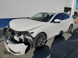2020 Mazda 3 Select z VIN 3MZBPBCM1LM131225, wystawiony jako Copart lot #77107914 z przebiegiem 44 672 mil mil oraz Szkoda całkowita • Salvage title. Historia ofert i sprzedaży dostępna na DreamBid. Obrazek 1.