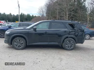 2023 Nissan Pathfinder SV z VIN 5N1DR3BC1PC245412, wystawiony jako IAAI lot #41914226 z przebiegiem 47 795 mil mil oraz . Historia ofert i sprzedaży dostępna na DreamBid. Obrazek 14.