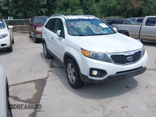 2013 Kia Sorento EX with VIN 5XYKU4A67DG408471, listed as a IAAI auction lot 42582981 with 195,785 mi miles and . Bid and sale history available at DreamBid. Image 1.