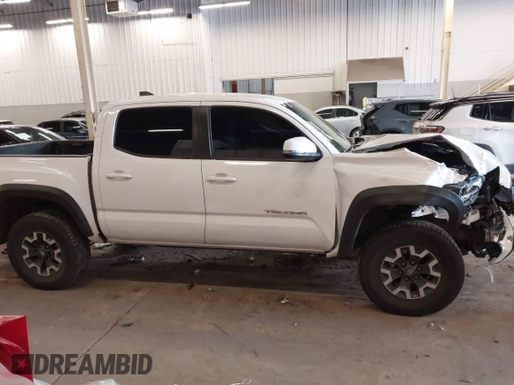 2021 Toyota Tacoma SR z VIN 5TFCZ5AN1MX268370, wystawiony jako IAAI lot #41922632 z przebiegiem 50 358 mil mil oraz . Historia ofert i sprzedaży dostępna na DreamBid. Obrazek 13.