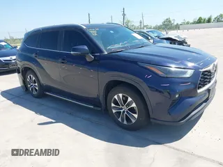2023 Toyota Highlander L z VIN 5TDKDRAH1PS040245, wystawiony jako IAAI lot #41959277 z przebiegiem 40 887 mil mil oraz . Historia ofert i sprzedaży dostępna na DreamBid. Obrazek 1.