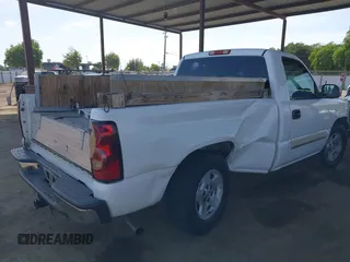 2005 Chevrolet Silverado 1500 Work Truck with VIN 1GCEC14V75Z152255, listed as a IAAI auction lot 42029731 with 270,545 mi miles. Bid and sale history available at carsss.com. Image 4.