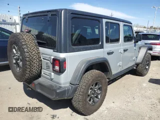 2024 Jeep Wrangler Willys z VIN 1C4RJXN6XRW203949, wystawiony jako Copart lot #49070605 z przebiegiem 10 907 mil mil oraz Czysty tytuł • Clean title. Historia ofert i sprzedaży dostępna na DreamBid. Obrazek 3.