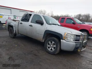 2007 Chevrolet Silverado 1500 LS with VIN 2GCEK13C071562250, listed as a IAAI auction lot 41093124 with 210,192 mi miles. Bid and sale history available at carsss.com. Image 1.