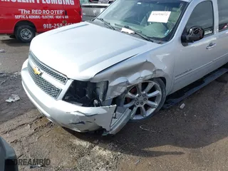 2013 Chevrolet Avalanche LTZ with VIN 3GNTKGE73DG306592, listed as a IAAI auction lot 41695072 with 243,700 mi miles. Bid and sale history available at carsss.com. Image 6.